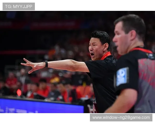 中国篮球队备战世界杯选拔赛 主教练李楠强调球员状态与团队协作 中国篮球队备战世界杯选拔赛 主教练李楠强调球员状态与团队协作