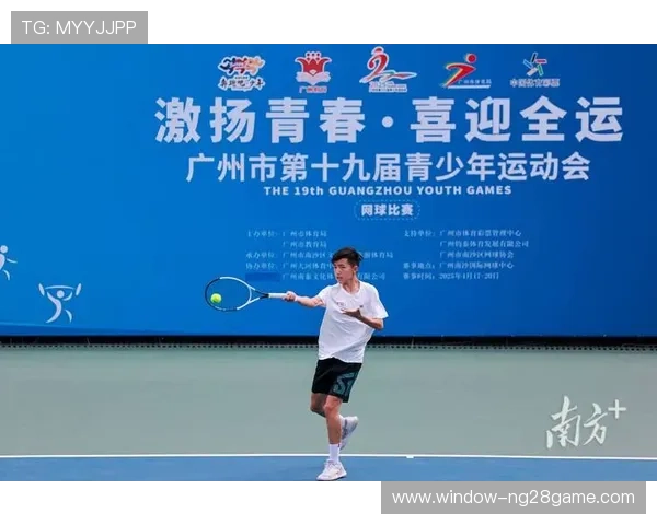 最新网球赛事回顾：顶级球员激战正酣，冠军争夺战悬念重重