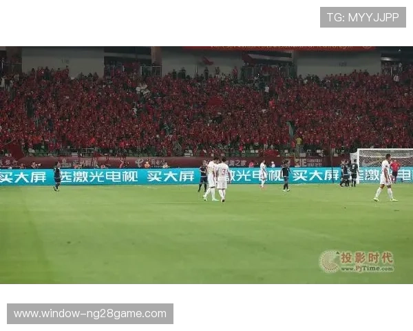 《世界杯预选赛激战正酣 中国队力争晋级名额 赛场精彩瞬间回顾》 《世界杯预选赛激战正酣 中国队力争晋级名额 赛场精彩瞬间回顾》